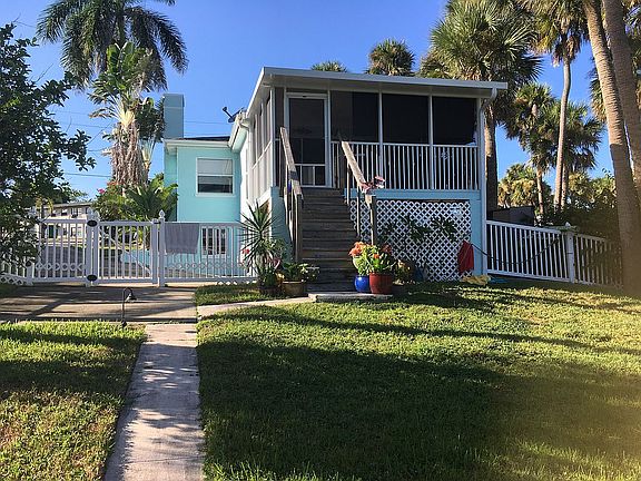 Rear-new screened Lanai