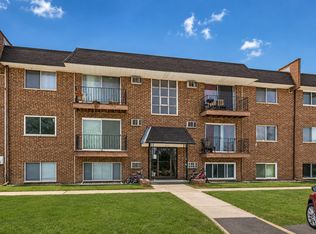 215 S Hale St APT 2B, Addison, IL 60101