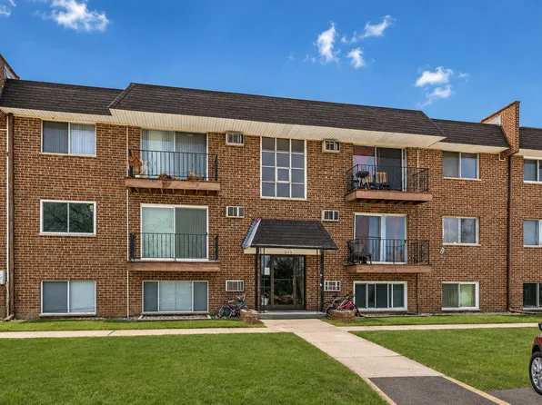 215 S Hale St APT 2B, Addison, IL 60101