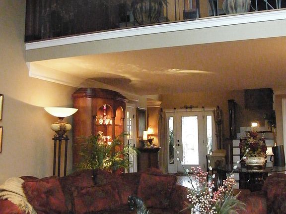 4th image of 5712 Queen Aire Ln