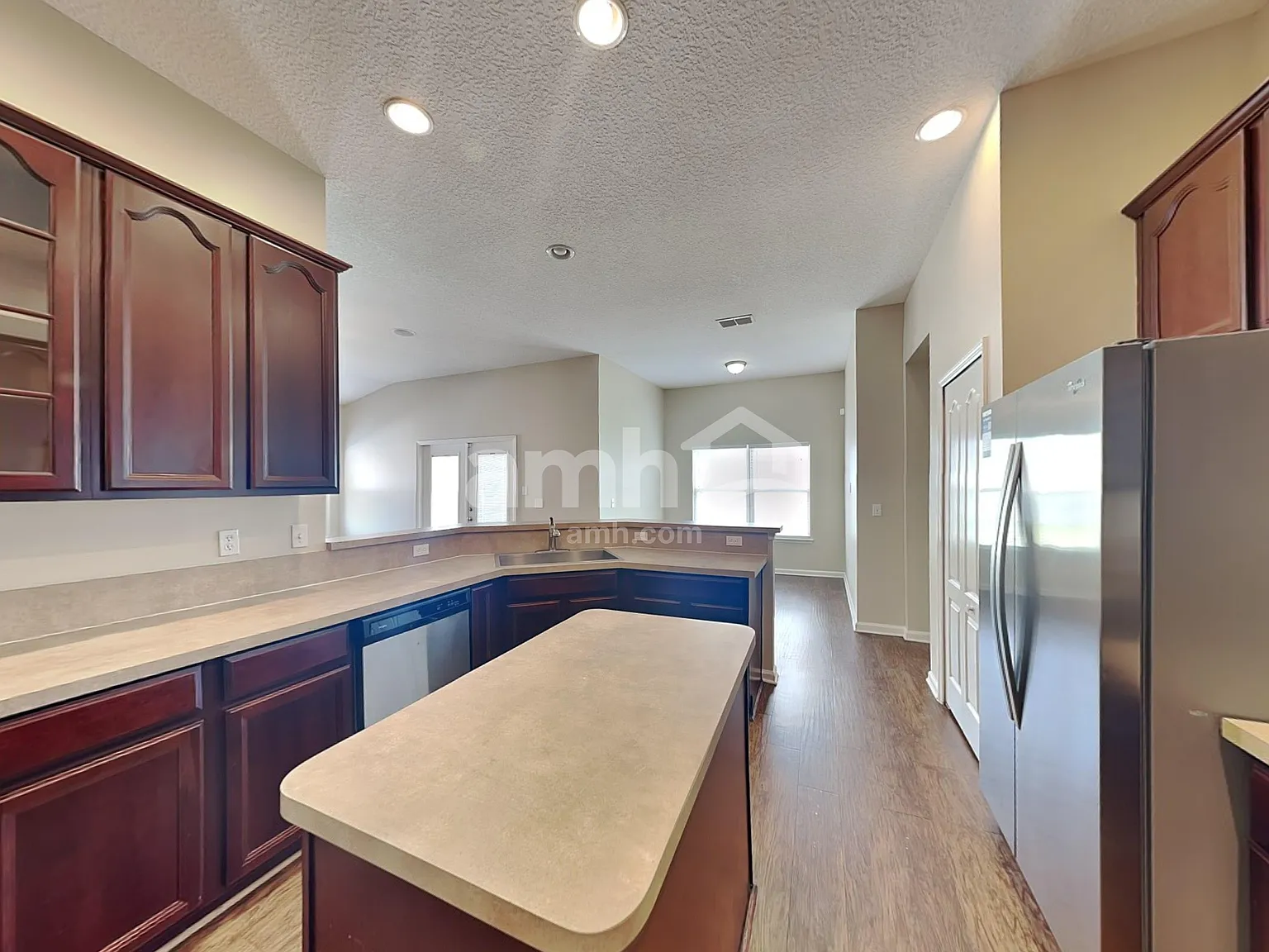 4 bed, 2.0 bath, 2175 sqft, $2,390 — Photo 4