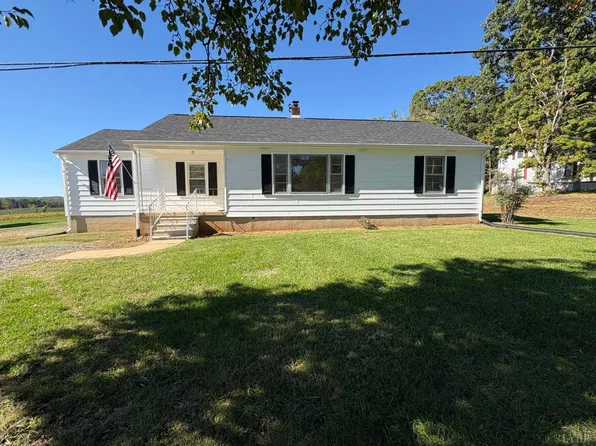 1113 Blue Ridge Dr, Gretna, VA 24557