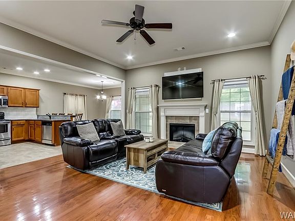 4th image of 5318 Blackstone Ln