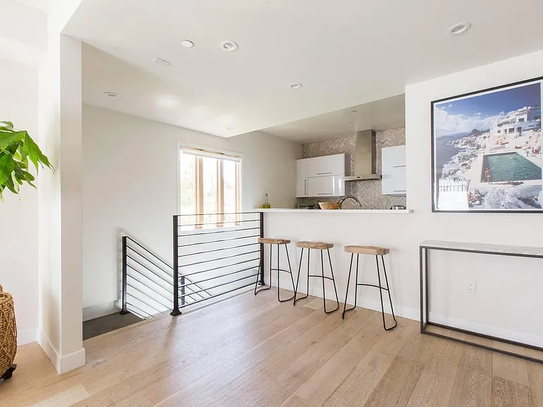 1319 Yale St #1 — Photo 15