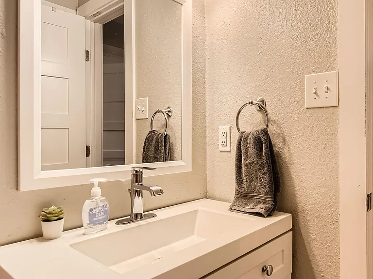 6108 Calmar Cv #B — Photo 18