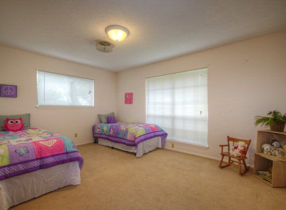 4th image of 109 Spanish Oak Ln