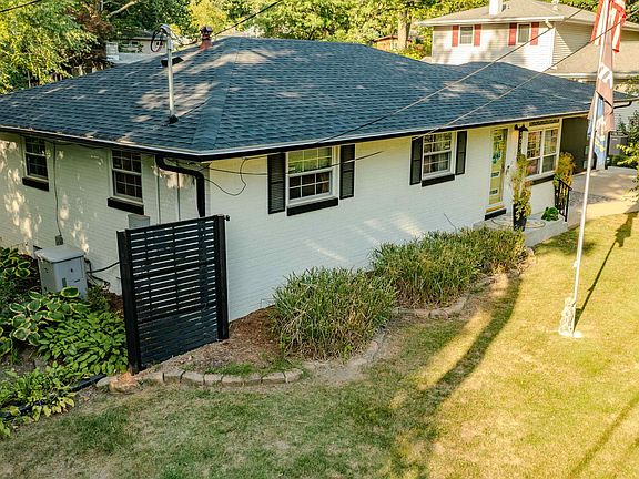 5th image of 303 E Lyndale Rd