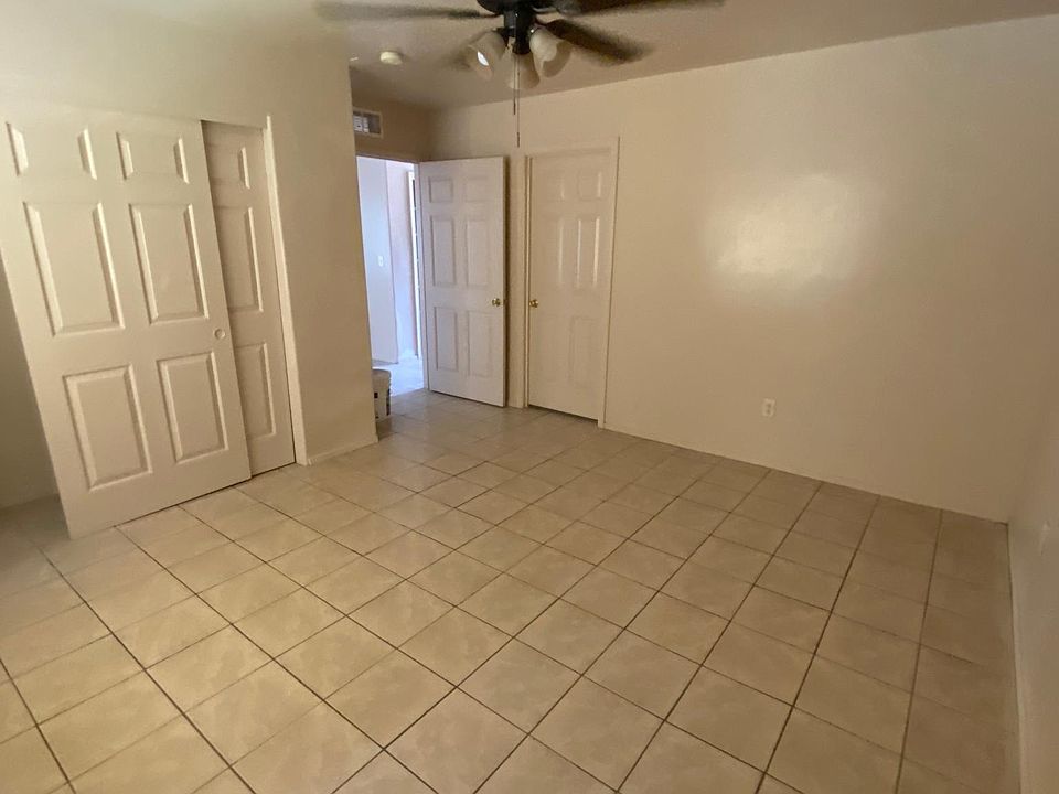 2nd image of 3042 N Balboa Ave #2