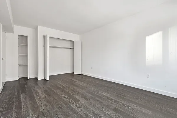 Rented by Greystar | media 8