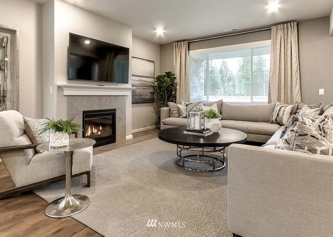 4 bed, 2.5 bath, 2501 sqft, $3,900 — Photo 4