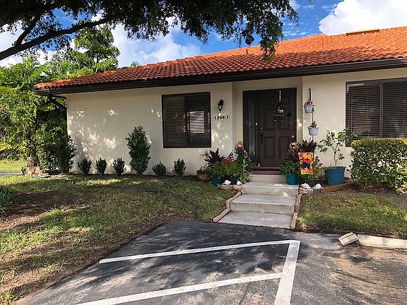 2nd image of 1394 Park Shore Cir APT 1