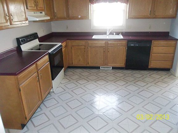 3rd image of 22302 Willow Creek Cir