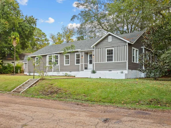 4098 Pine Hill Dr, Jackson, MS 39206