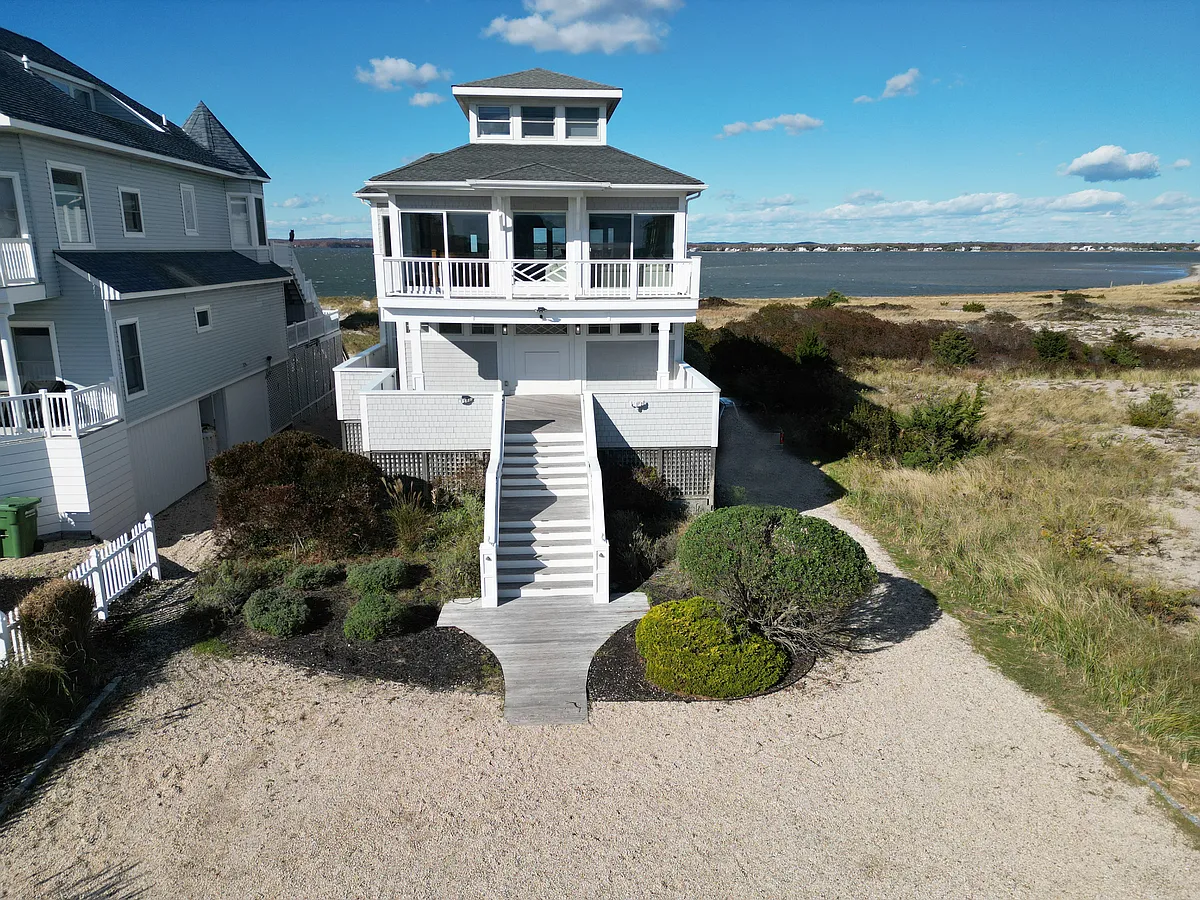 Building Photo - 750 Dune Rd