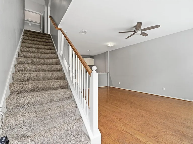 1507 Sutton St — Photo 3