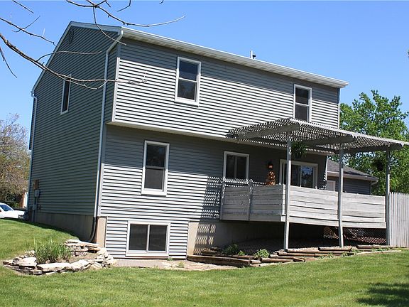 3rd image of 1029 Columbia Dr