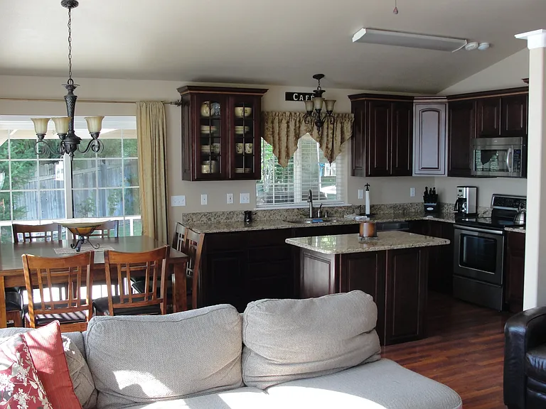 602 Mountain View Dr — Photo 3