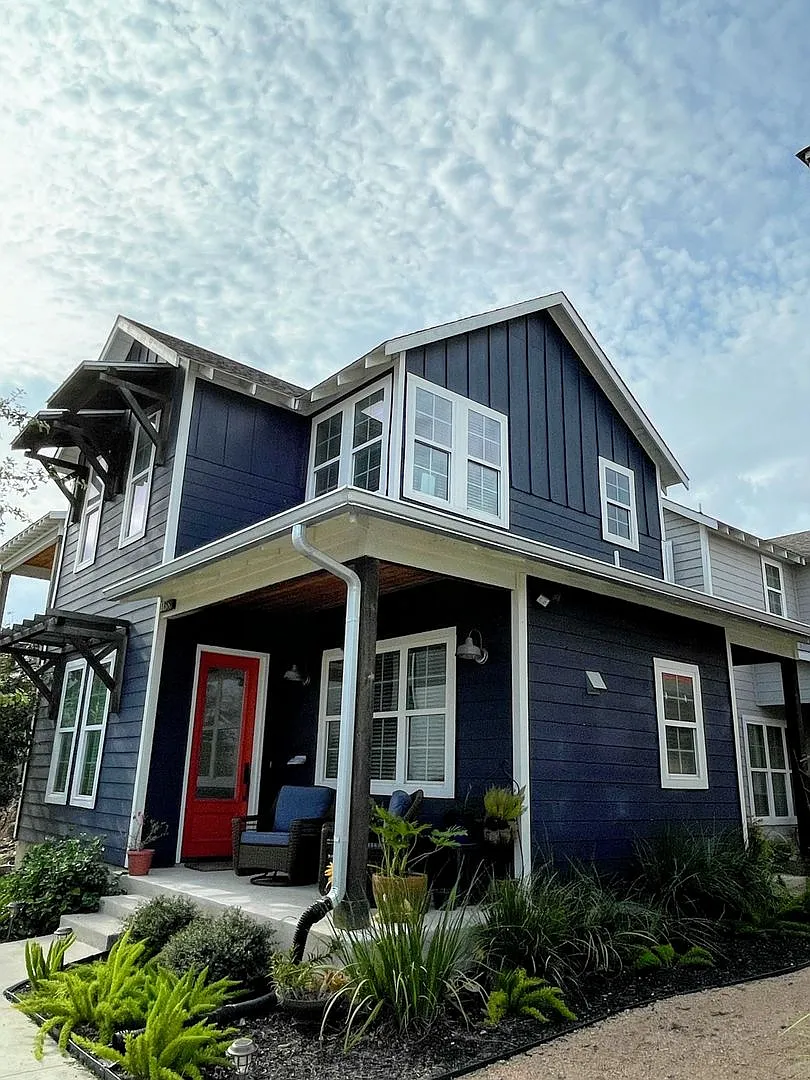 Town Creek Duplex / Walk to Dos Rios & Other Shops / High End Appliances /Fantastic Lighting/ Lot... — Photo 2