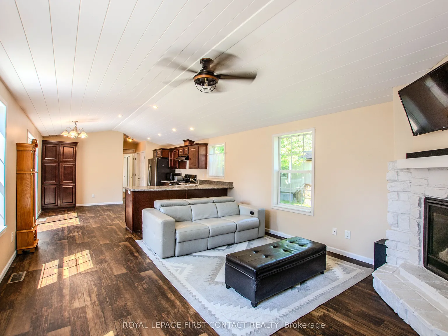 2 bed, $2,150 — Photo 4
