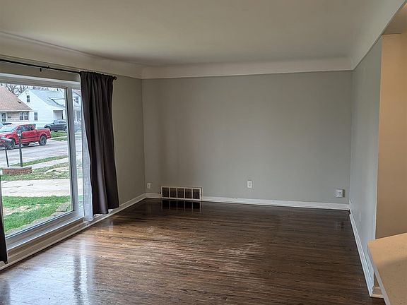 4th image of 24876 Dale Ave