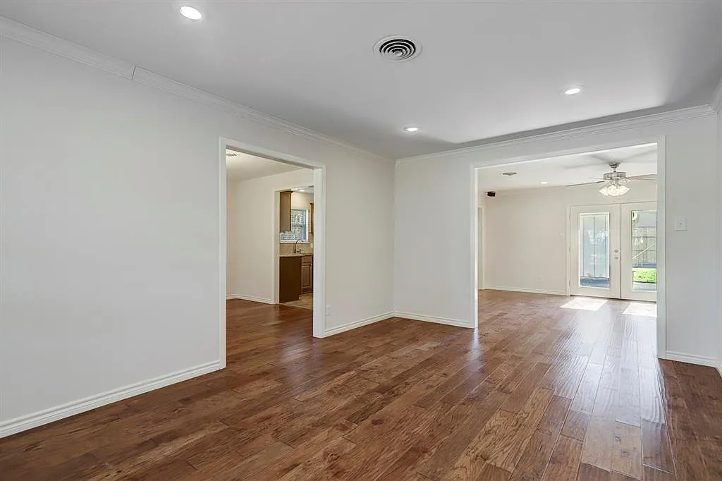4 bed, 2.0 bath, 2094 sqft, $2,700 — Photo 3