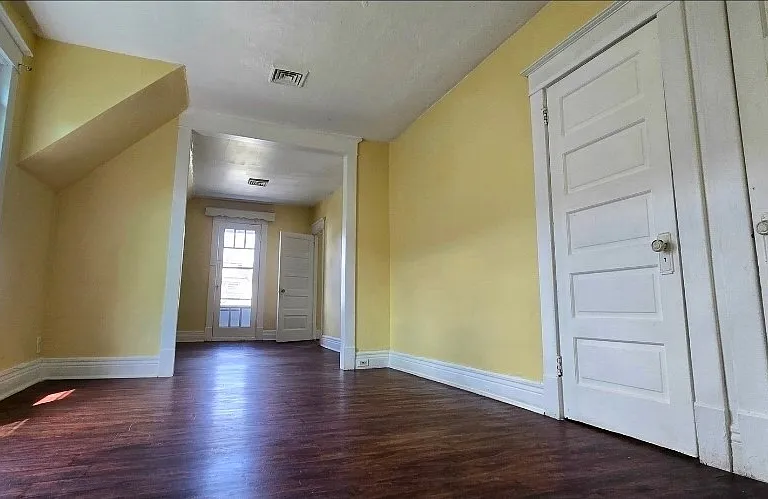 31 Roma Ave — Photo 12