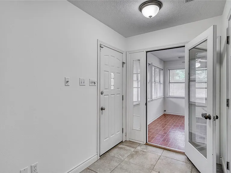 1402 Riverstone Ct — Photo 18