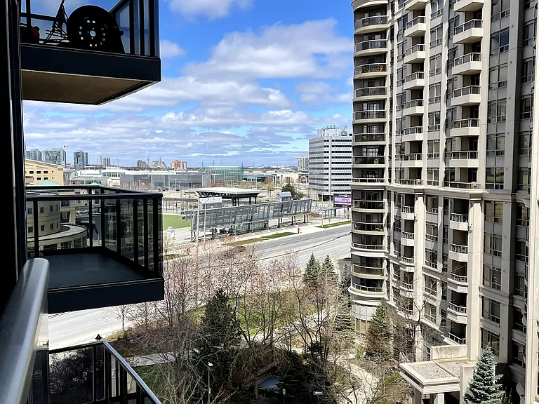 330 Burnhamthorpe Rd S #708 — Photo 15