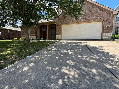 14927 Riverside Dr Photo 1
