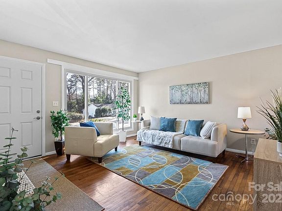 4th image of 1706 Herrin Ave
