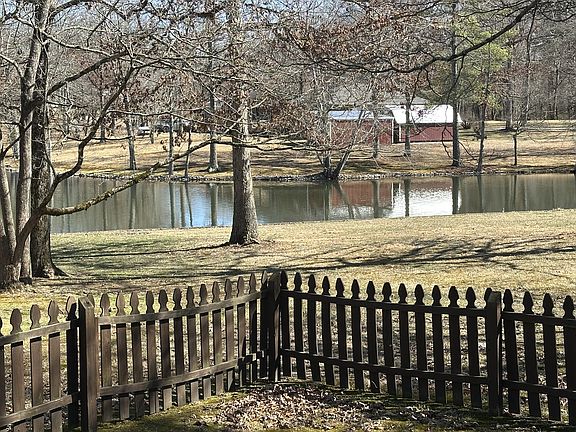 3rd image of 131 Pine Tree Cir