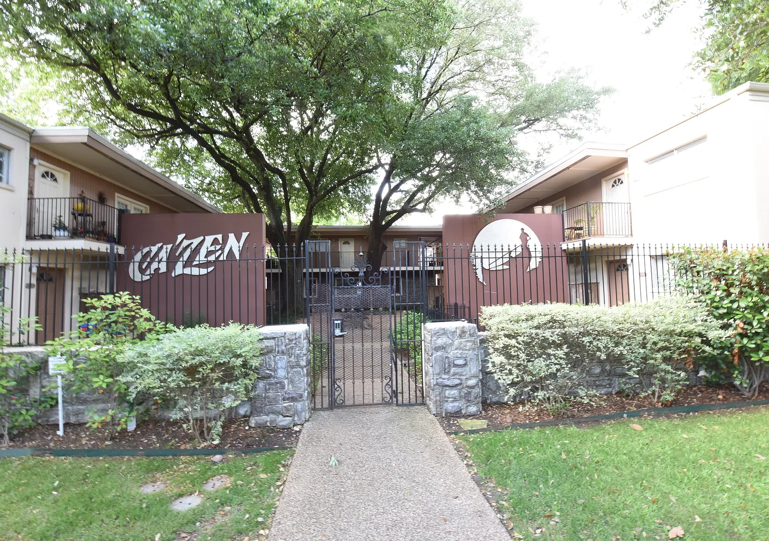 2 bedroom, 1 bathroom in a great location! — Photo 1