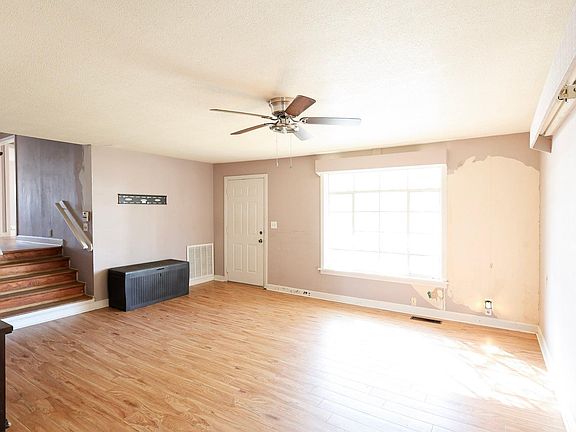 5th image of 904 W 7th St