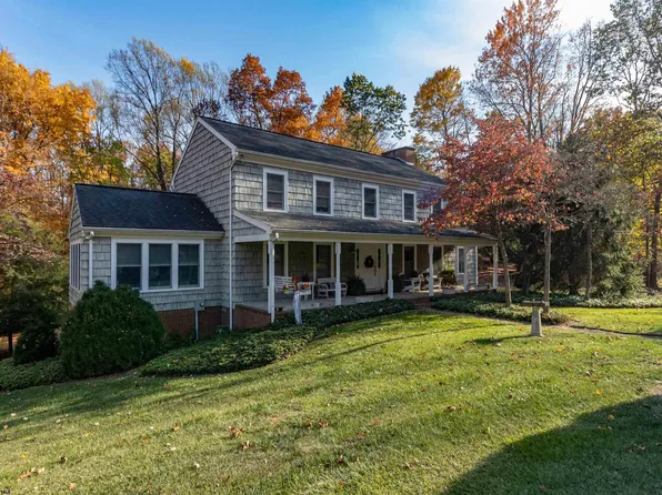 30 Cedar Ln, Bridgeport, WV 26330