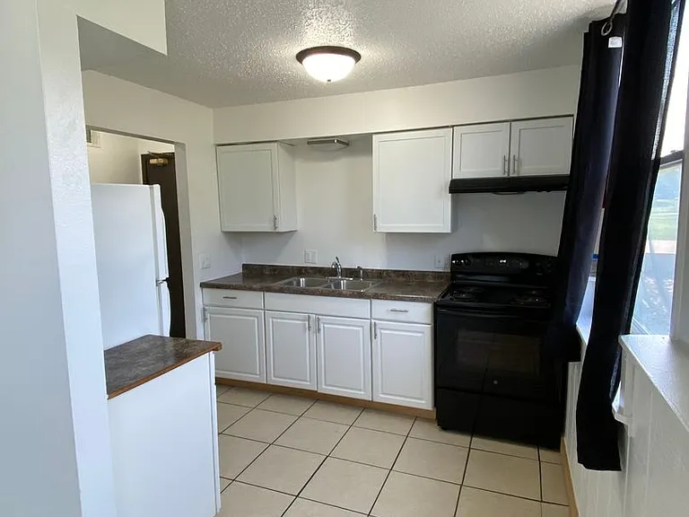 305 Melody Ln — Photo 3