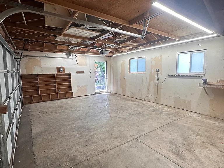 814 Julian St — Photo 38