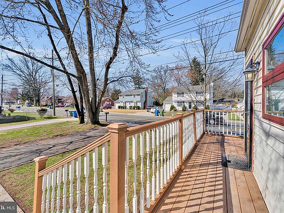 3rd image of 10 Coles Ave