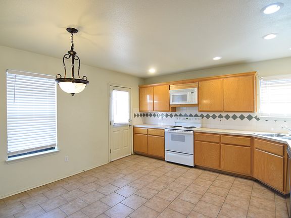 4th image of 1305 Katelyn Cir