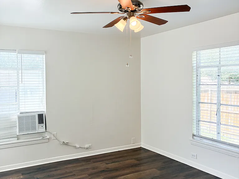 110 W Oakview Pl #2 — Photo 16