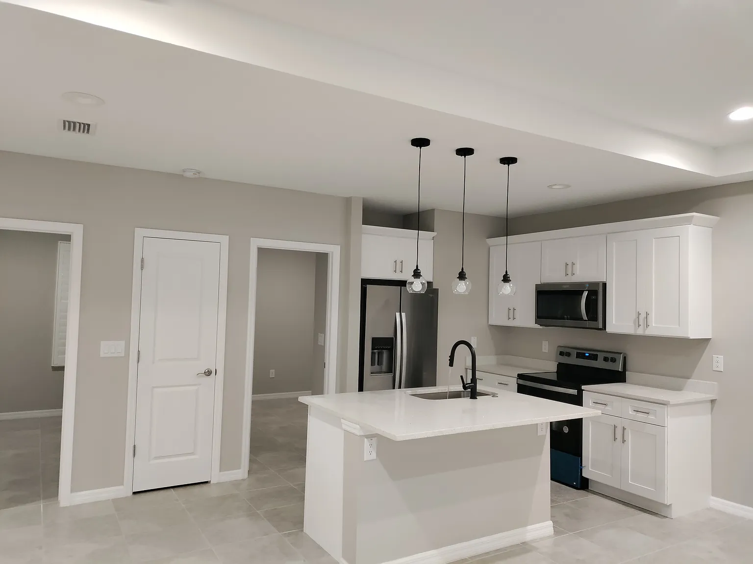 3 bed, 1145 sqft, $1,800 — Photo 2