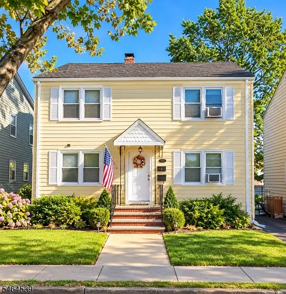 2 bed, 1.0 bath, $2,250 — Photo 1