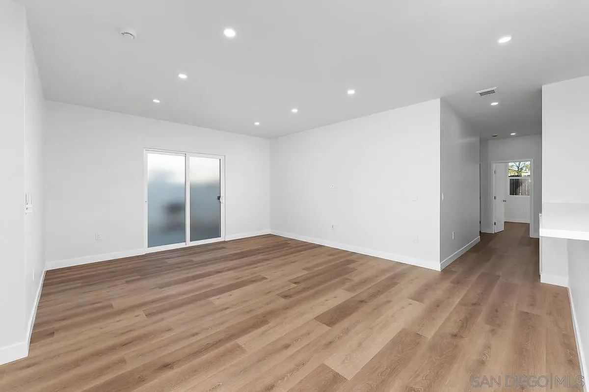 3 bed, 2.0 bath, 1200 sqft, $3,700 — Photo 4