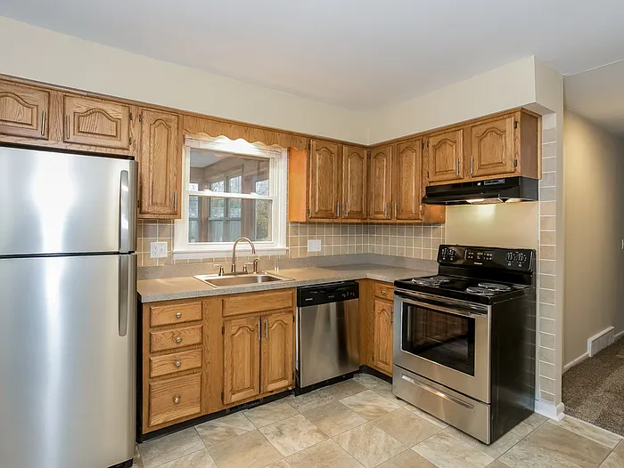 1820 NW Washington Blvd — Photo 6