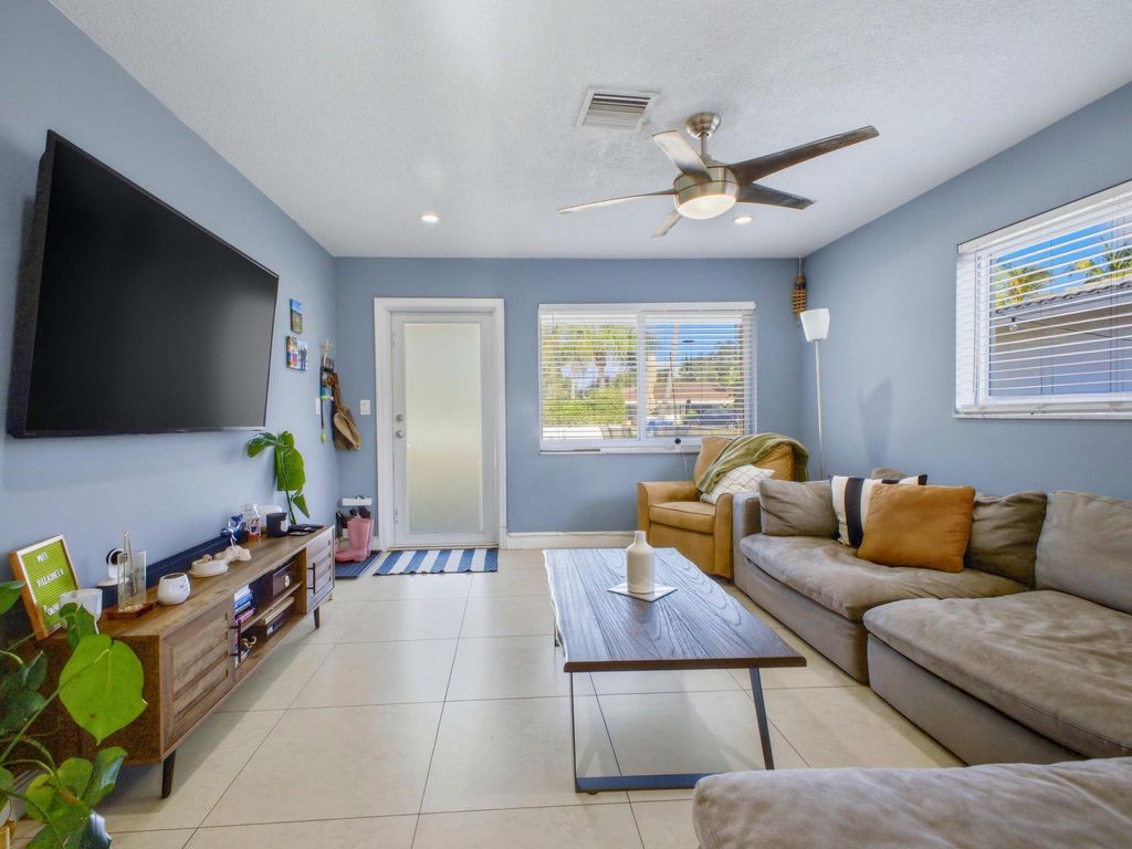 451 SE 1st Avenue #A-B, photo 7