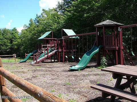 4th image of 222 Pocono Dr