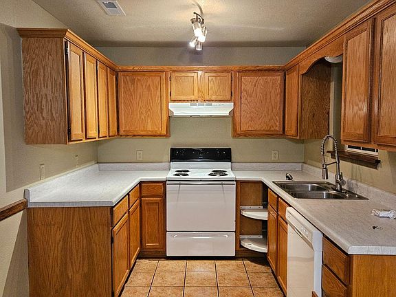 5th image of 1461 Brooke Lynn Dr