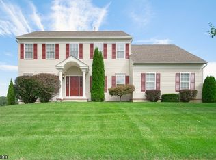 1617 Adams Dr, Stewartsville, NJ 08886