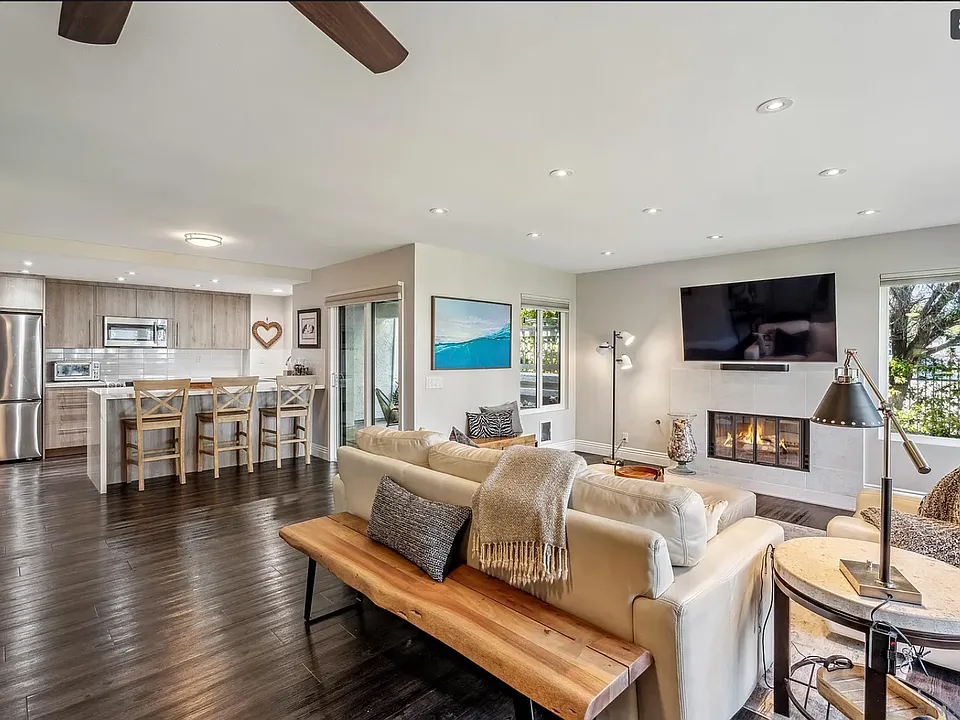 532 1/2 Via De La Valle #H