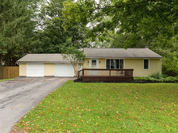 30 Dix Dr, Phoenix, NY 13135