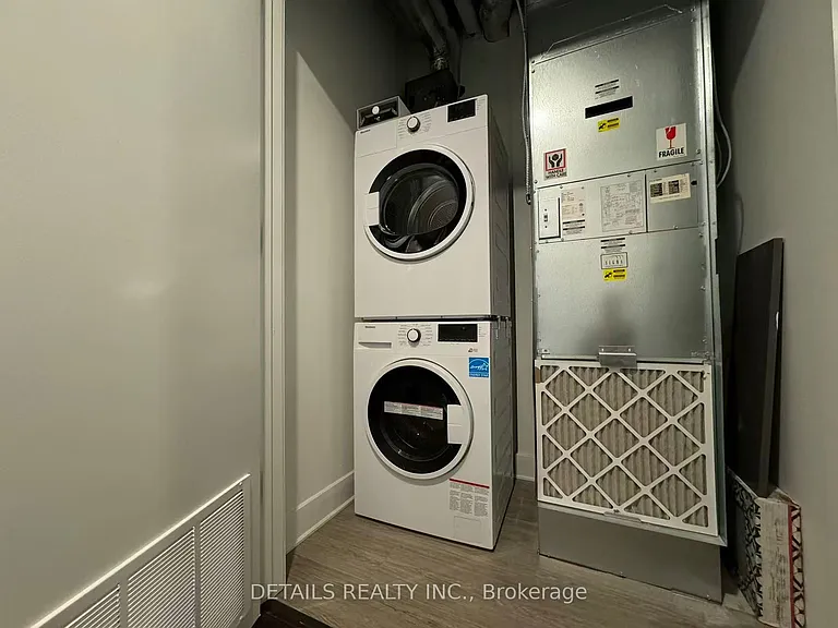 180 George St #911 — Photo 13